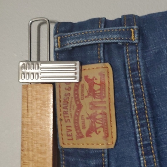 Levi's Jeans Womens Size 26 Size 2 Blue 711 Skinny with Gold Stitching - Picture 5 of 10